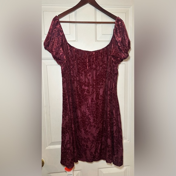 Cider Square Neck Maroon Floral Short Sleeve Velvet‎ Dress Size 1X NWT. - Picture 7 of 9
